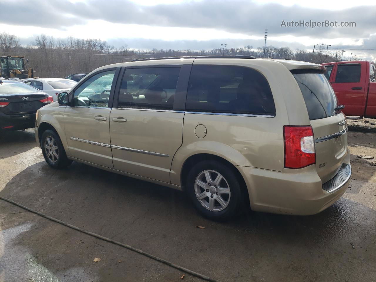 2011 Chrysler Town & Country Touring Beige vin: 2A4RR5DG7BR664736