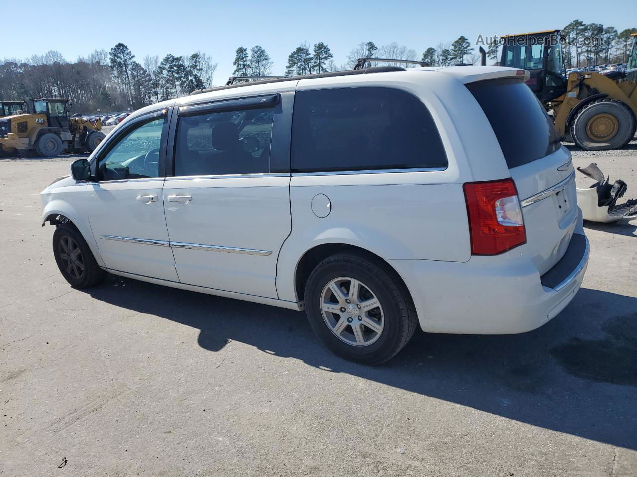 2011 Chrysler Town & Country Touring White vin: 2A4RR5DG7BR668009