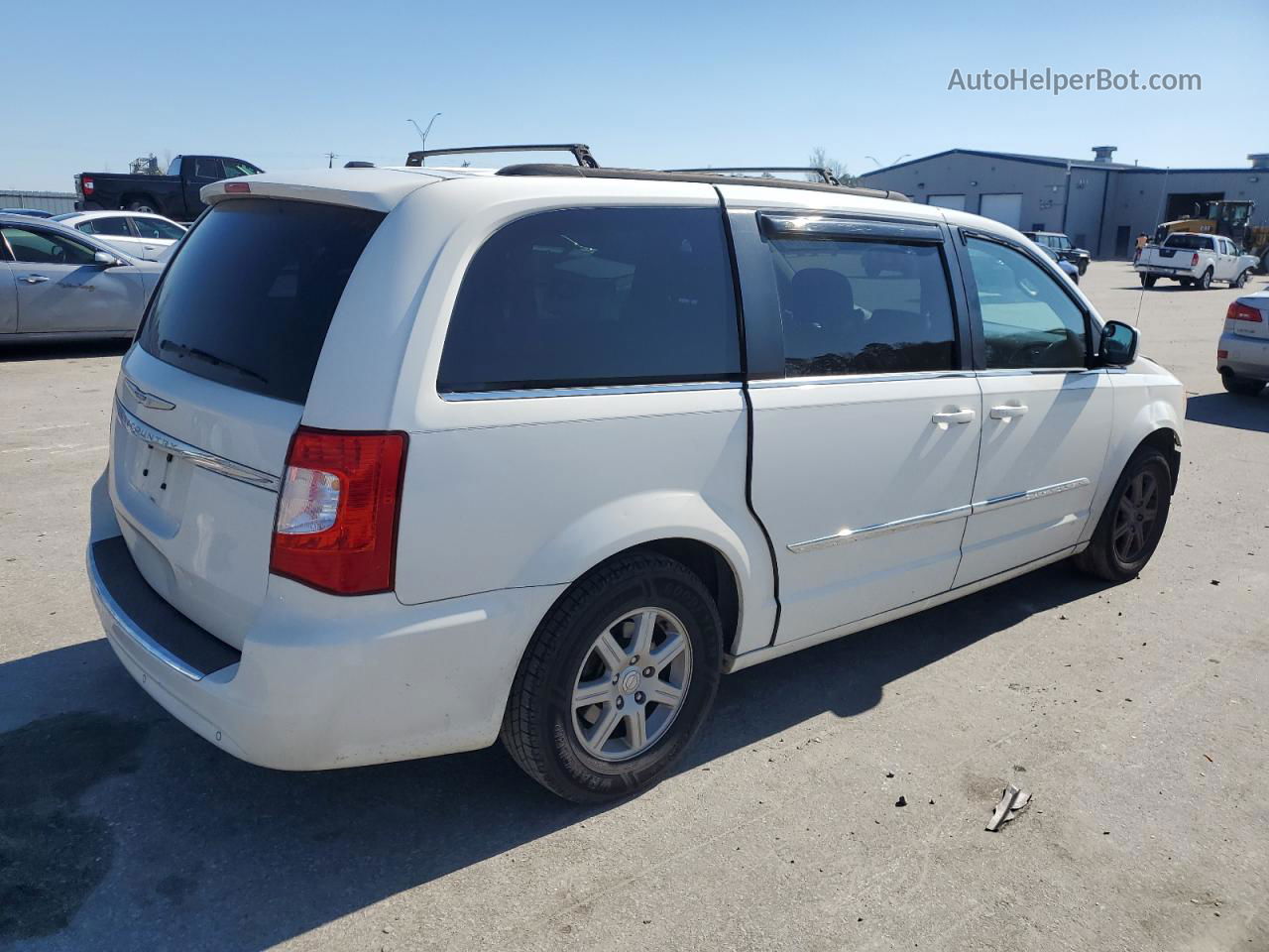 2011 Chrysler Town & Country Touring White vin: 2A4RR5DG7BR668009