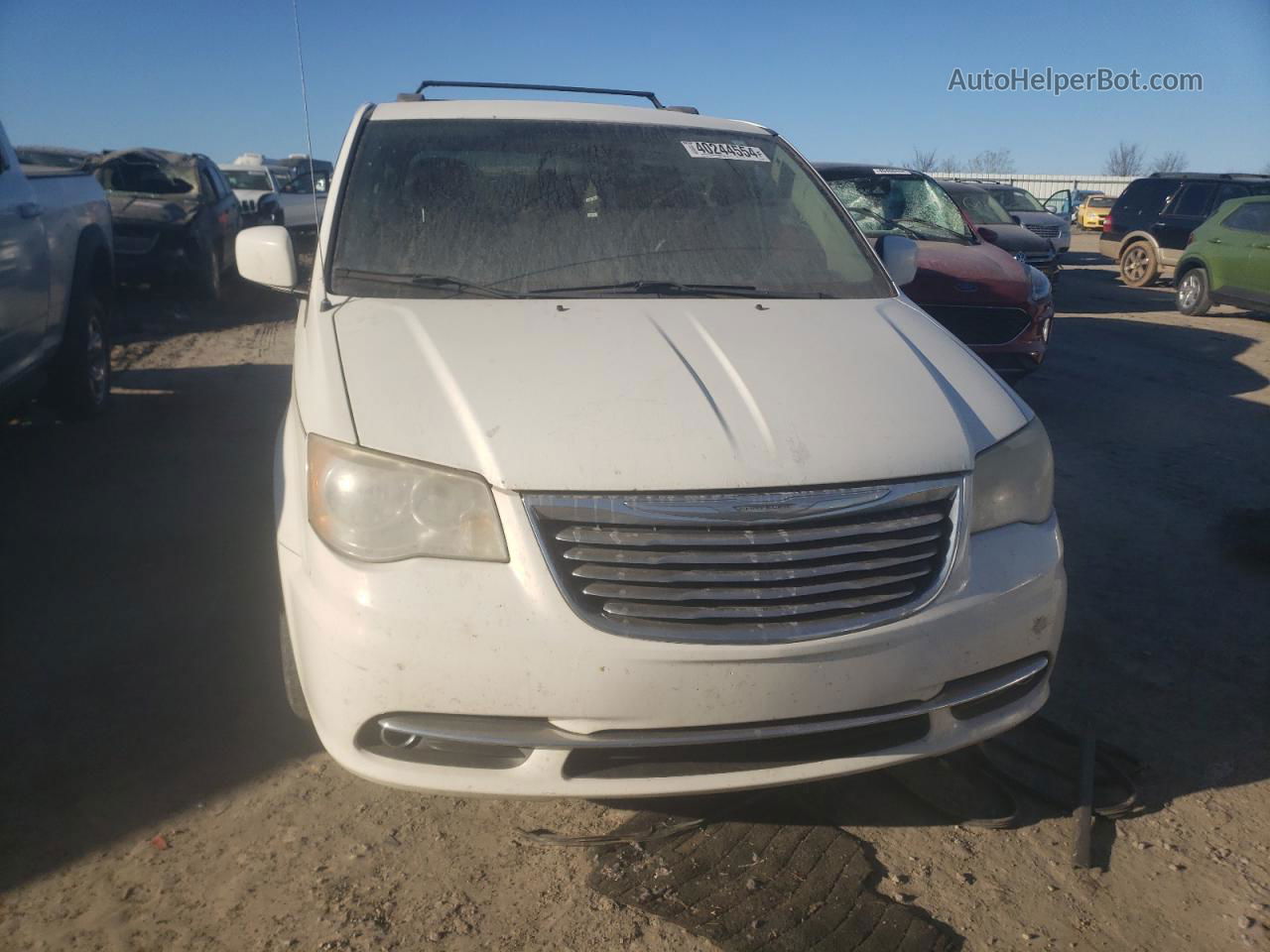 2011 Chrysler Town & Country Touring White vin: 2A4RR5DG7BR775335