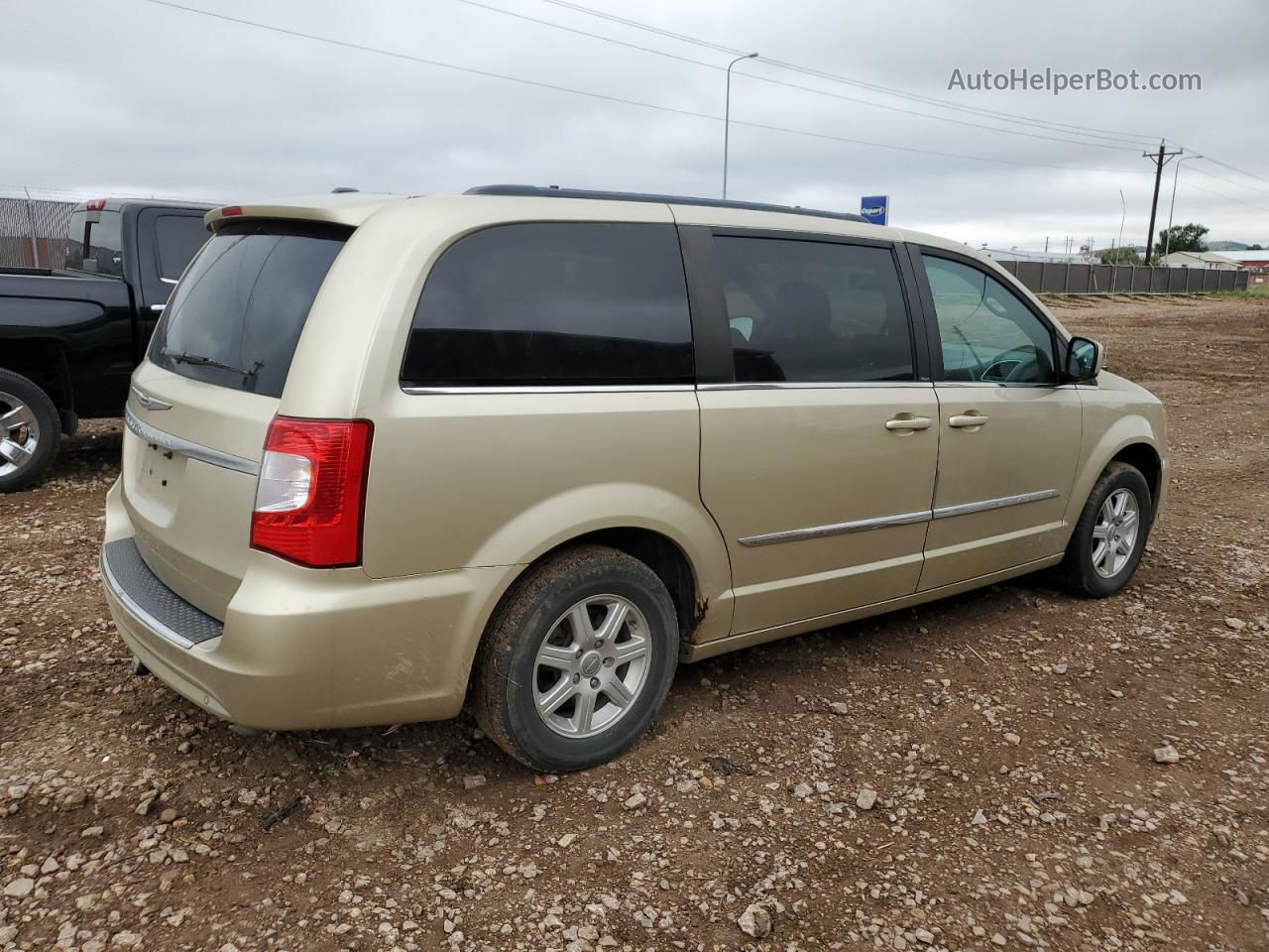 2011 Chrysler Town & Country Touring White vin: 2A4RR5DG8BR712857