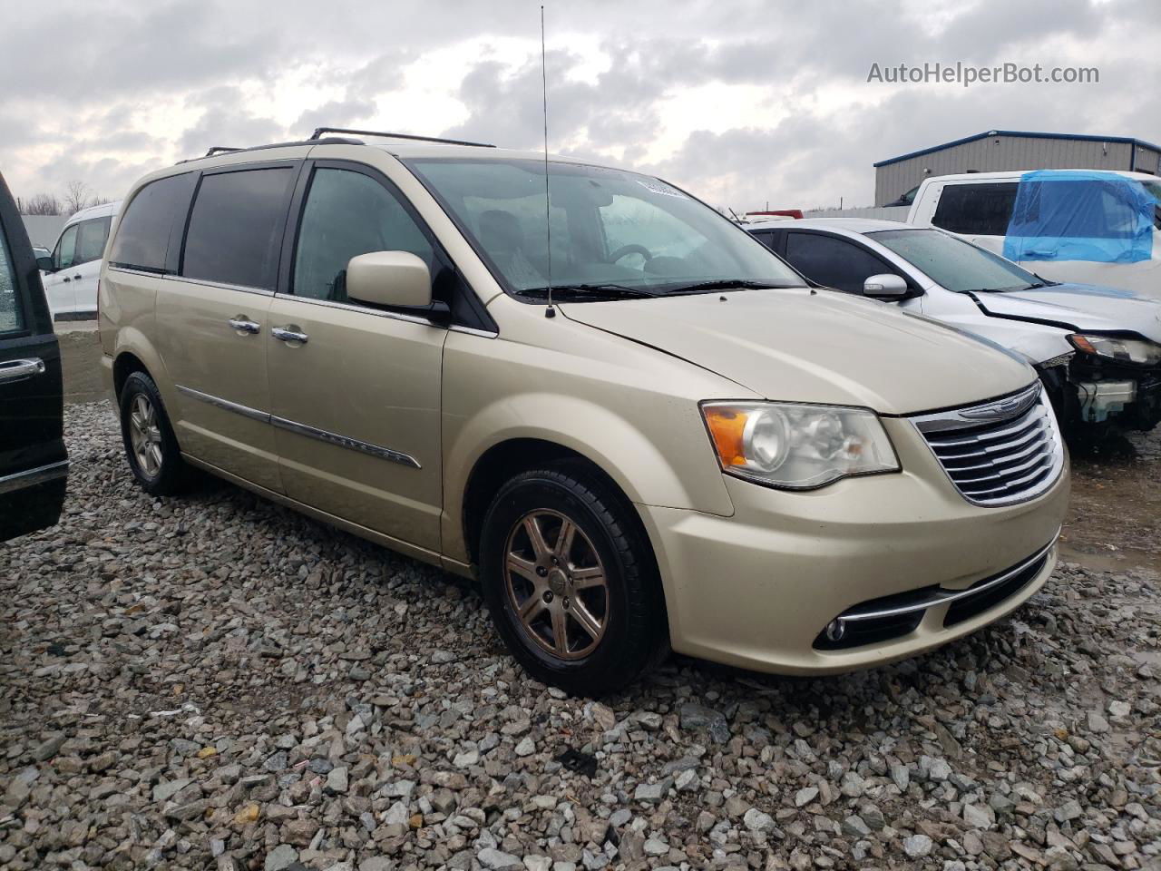 2011 Chrysler Town & Country Touring Золотой vin: 2A4RR5DG9BR675964