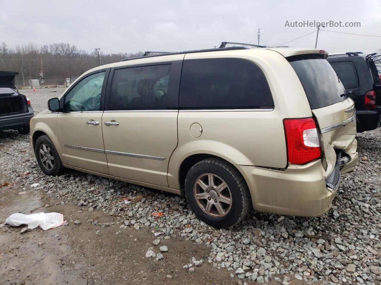 2011 Chrysler Town & Country Touring Золотой vin: 2A4RR5DG9BR675964