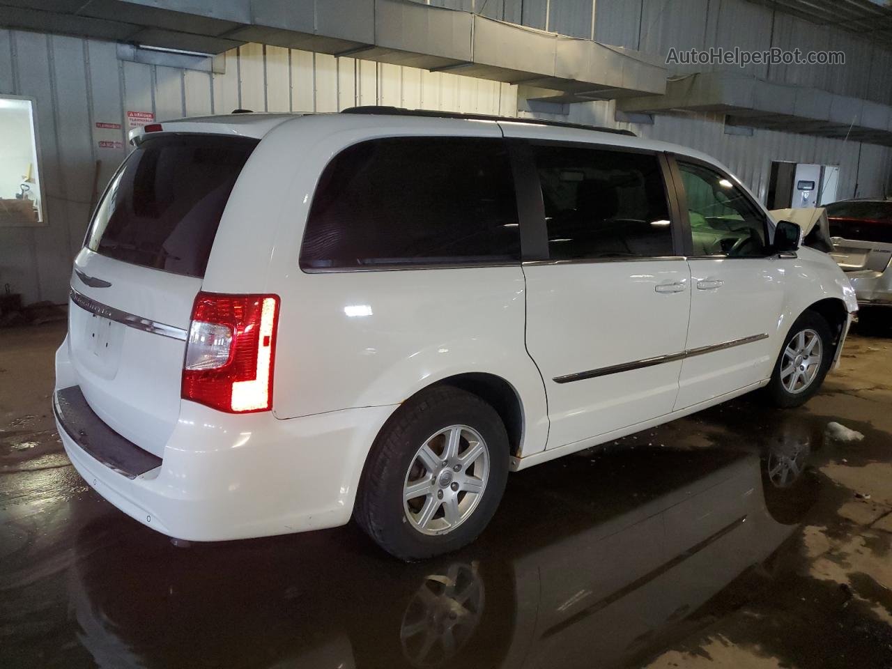 2011 Chrysler Town & Country Touring White vin: 2A4RR5DG9BR687287