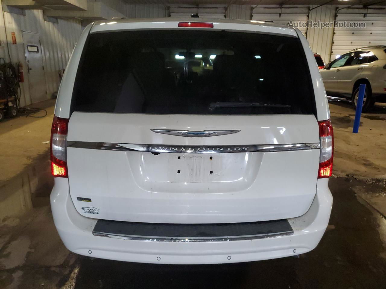 2011 Chrysler Town & Country Touring White vin: 2A4RR5DG9BR687287