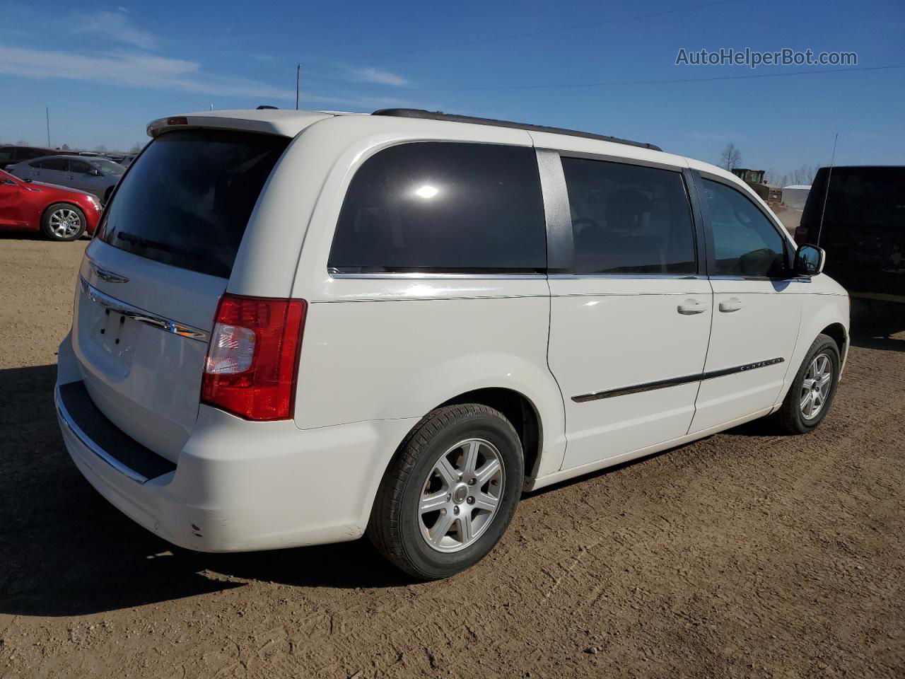 2011 Chrysler Town & Country Touring White vin: 2A4RR5DGXBR687265