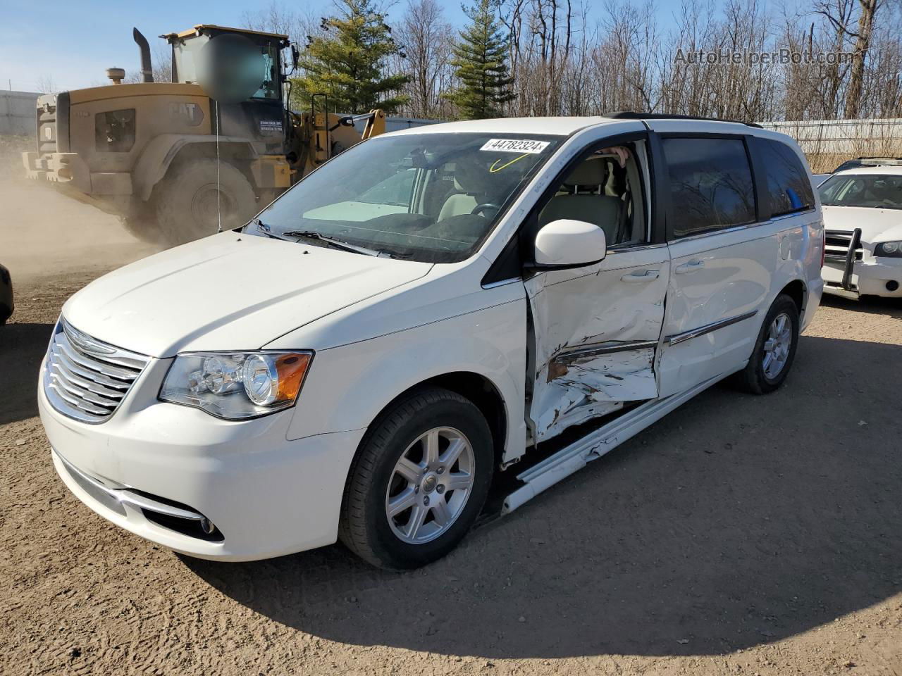 2011 Chrysler Town & Country Touring White vin: 2A4RR5DGXBR687265