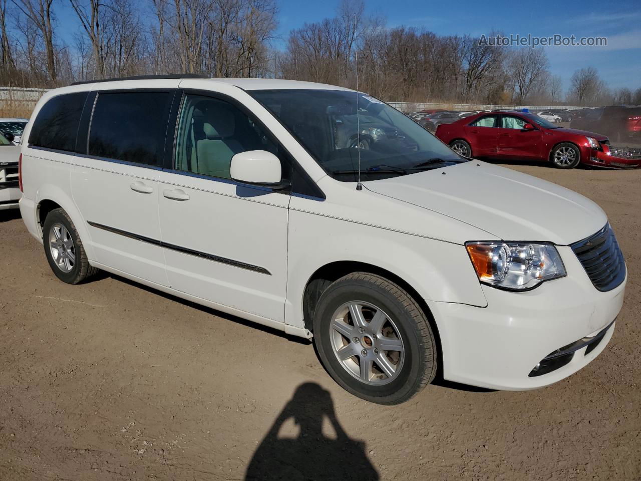 2011 Chrysler Town & Country Touring White vin: 2A4RR5DGXBR687265