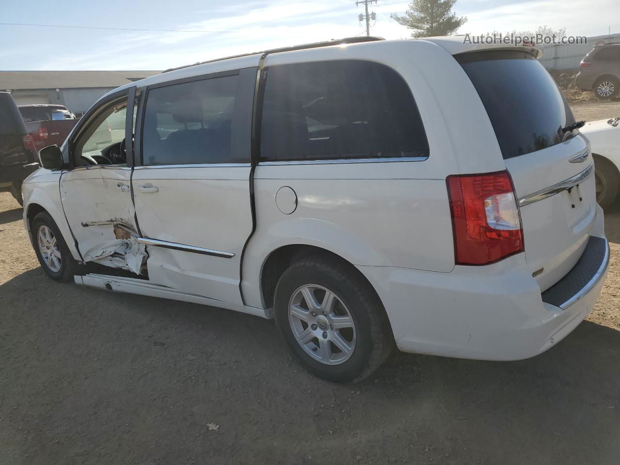 2011 Chrysler Town & Country Touring White vin: 2A4RR5DGXBR687265