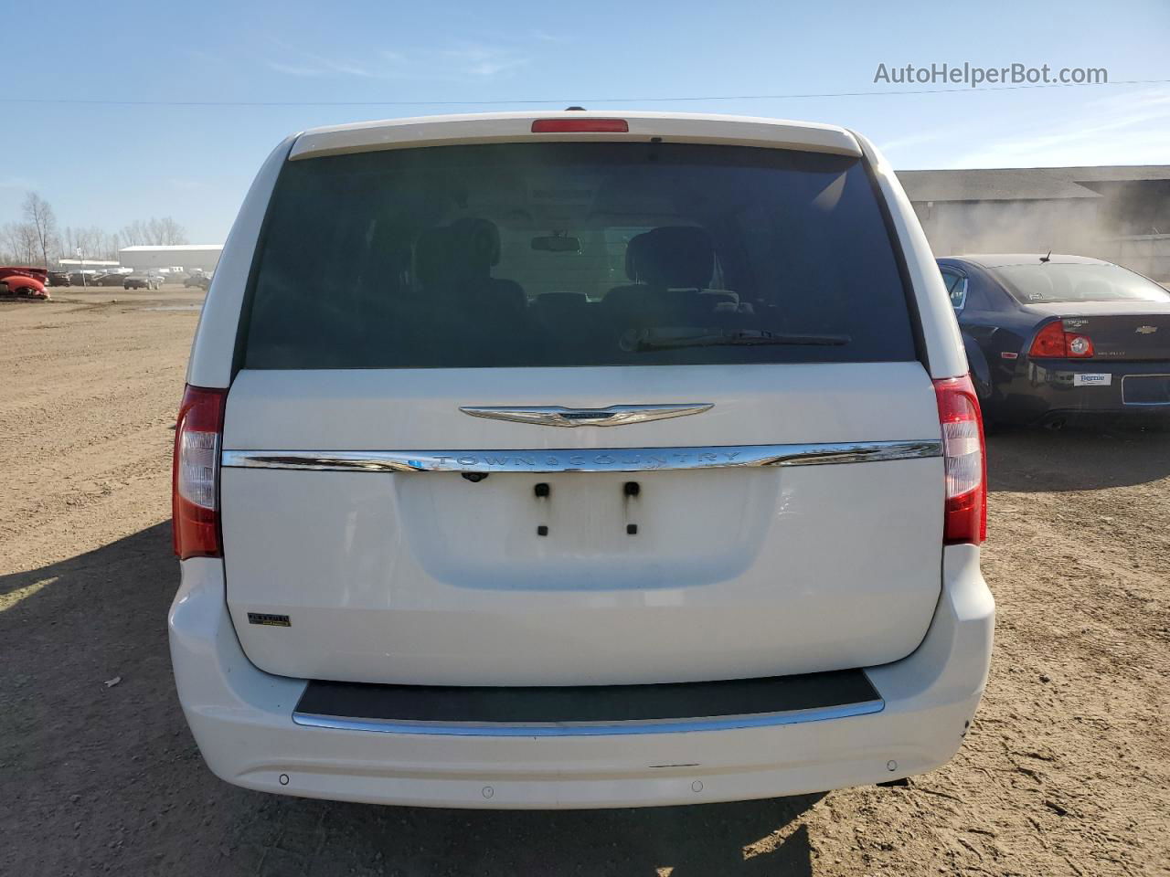 2011 Chrysler Town & Country Touring White vin: 2A4RR5DGXBR687265