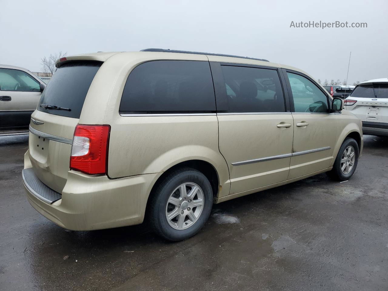 2011 Chrysler Town & Country Touring Gold vin: 2A4RR5DGXBR728204