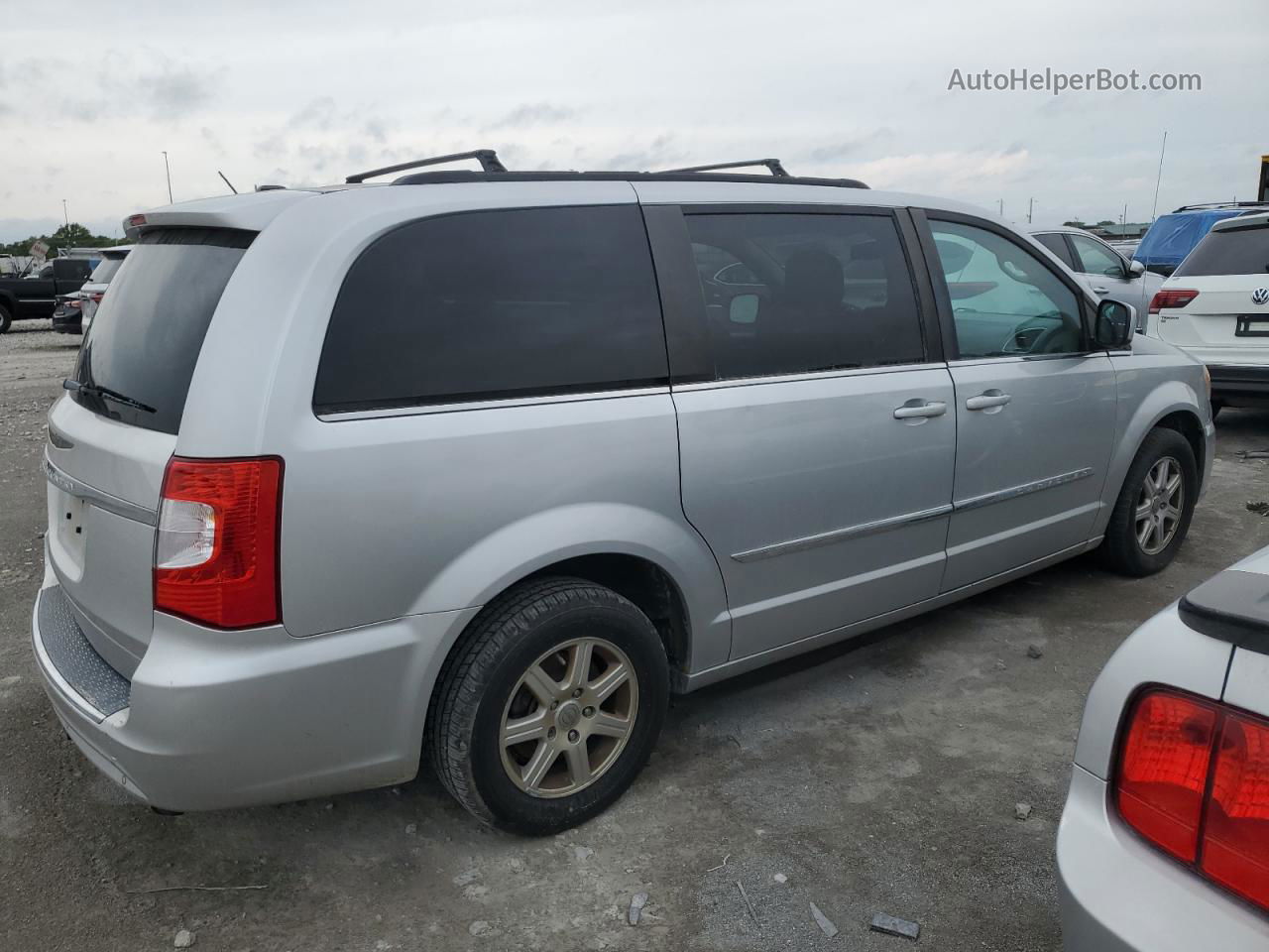 2011 Chrysler Town & Country Touring Silver vin: 2A4RR5DGXBR733256