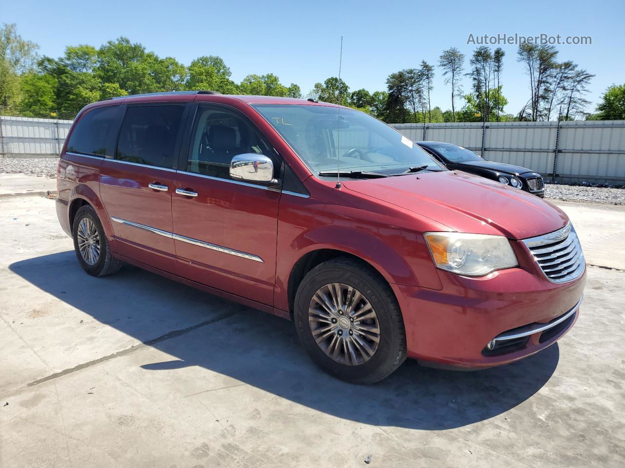 2011 Chrysler Town & Country Limited Red vin: 2A4RR6DG0BR698748