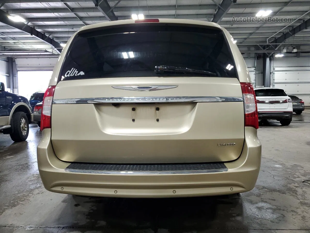 2011 Chrysler Town & Country Limited Gold vin: 2A4RR6DG1BR684132