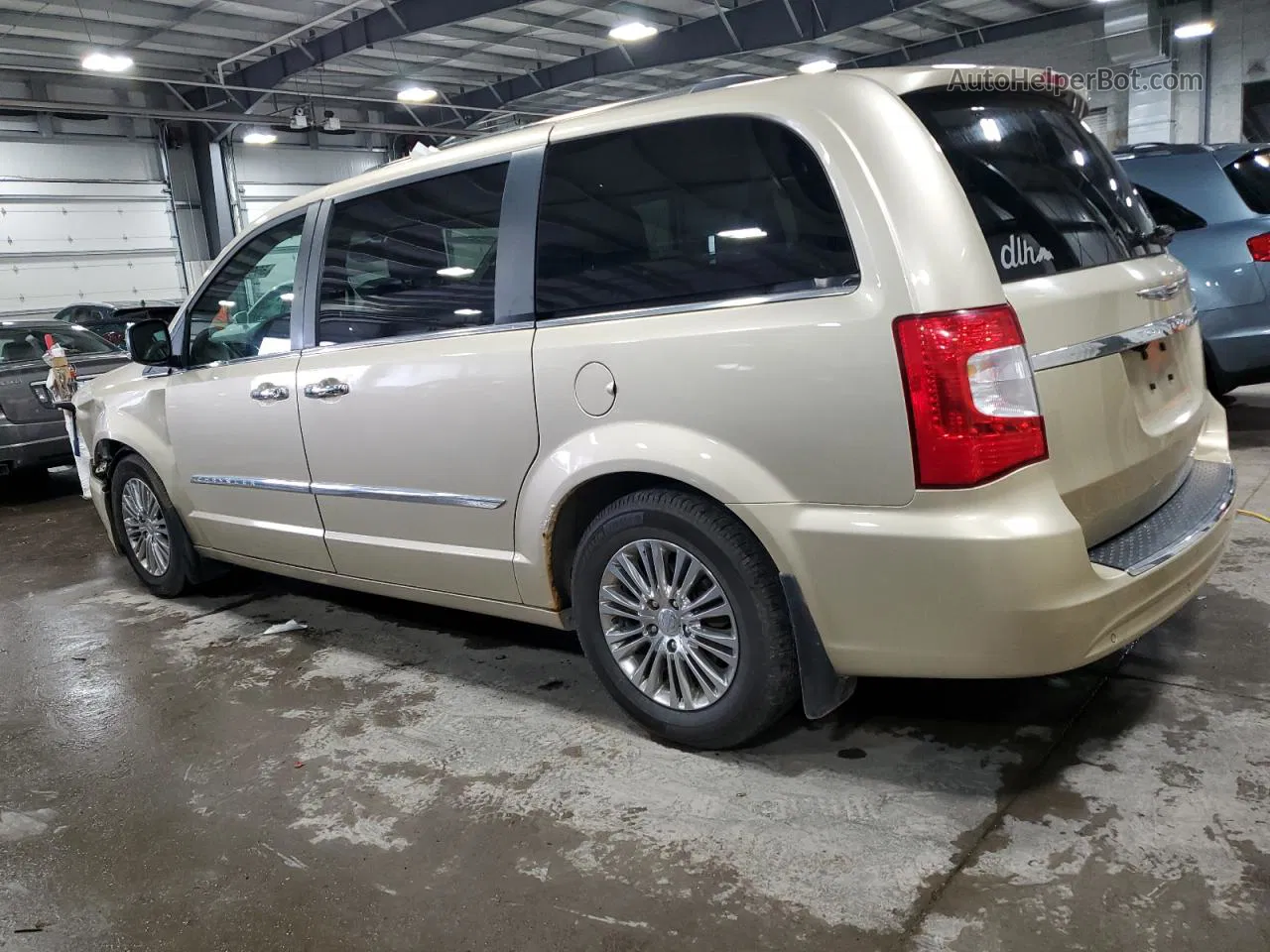 2011 Chrysler Town & Country Limited Gold vin: 2A4RR6DG1BR684132