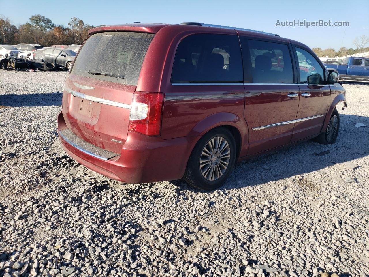 2011 Chrysler Town & Country Limited Red vin: 2A4RR6DG3BR682432