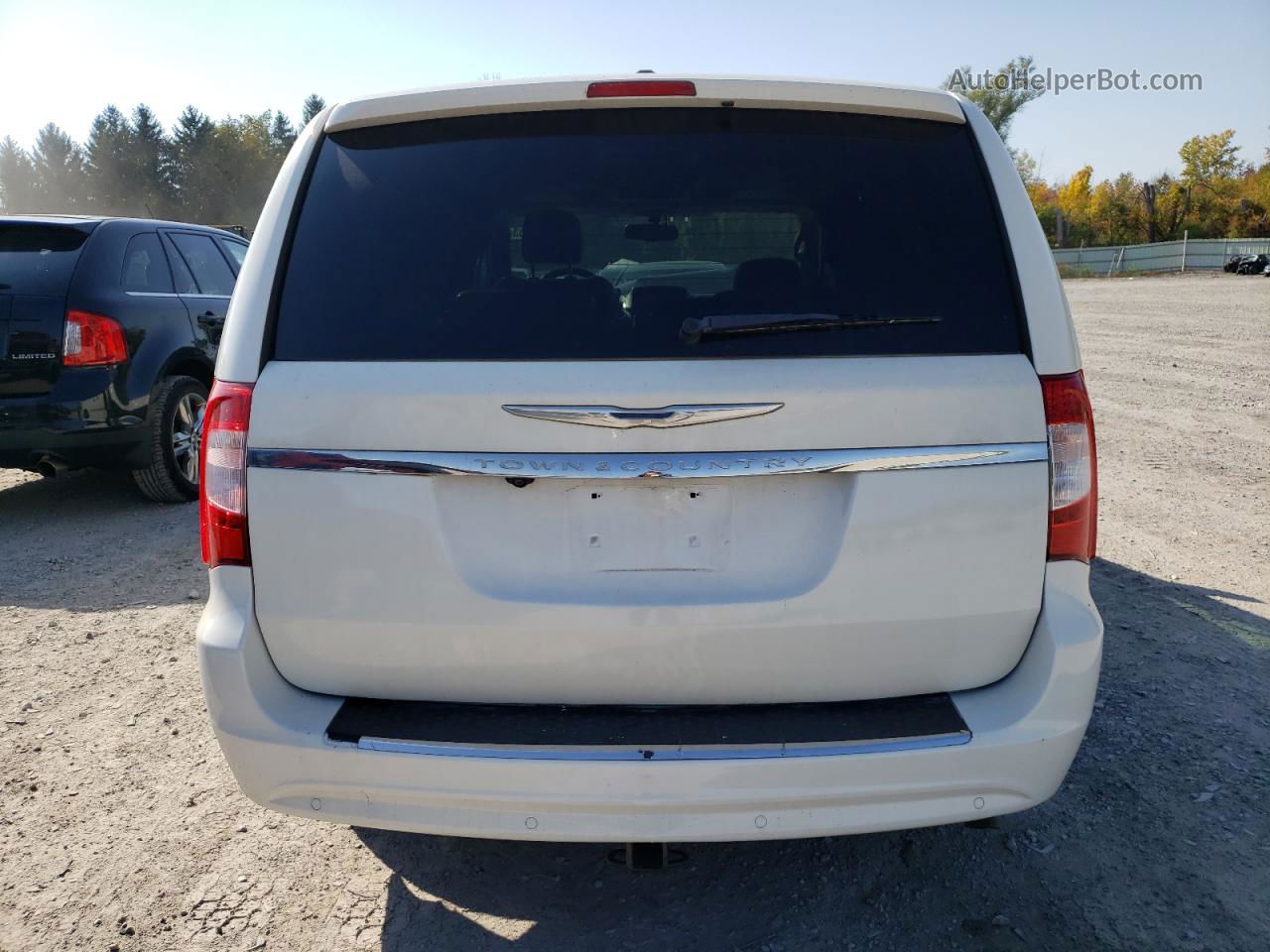 2011 Chrysler Town & Country Limited White vin: 2A4RR6DG3BR760580