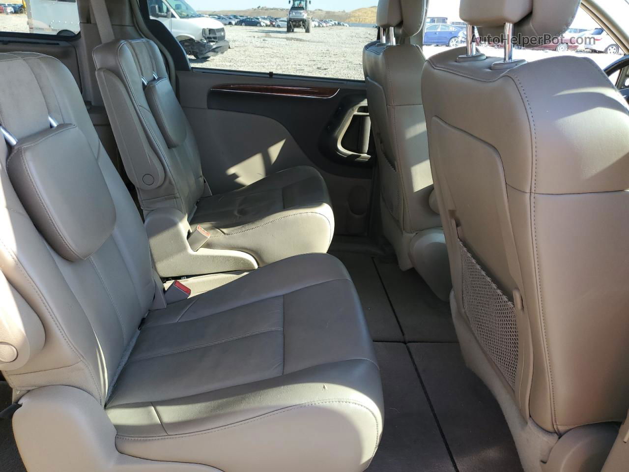 2011 Chrysler Town & Country Limited Золотой vin: 2A4RR6DG4BR624104