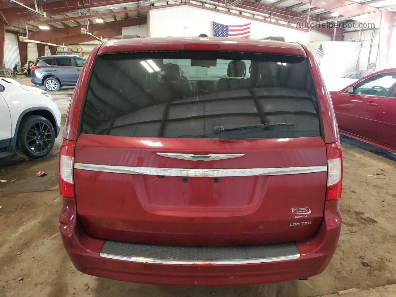 2011 Chrysler Town & Country Limited Red vin: 2A4RR6DG7BR616854