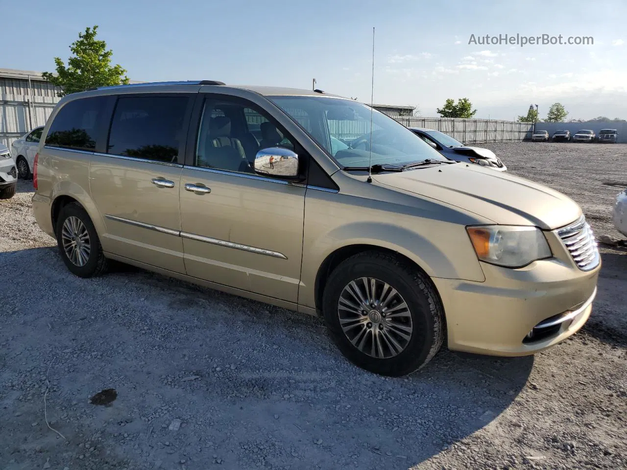 2011 Chrysler Town & Country Limited Tan vin: 2A4RR6DG7BR630723