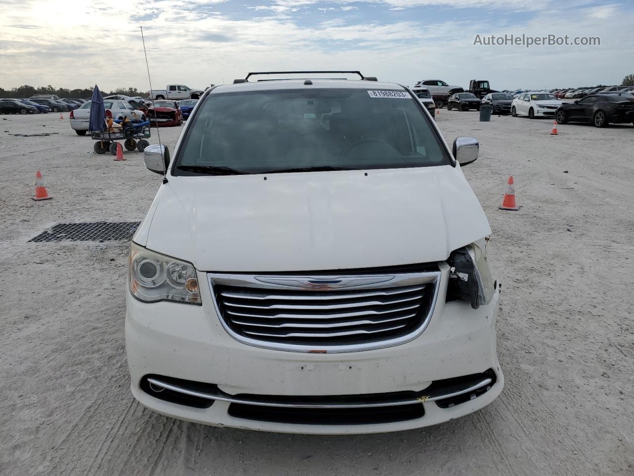 2011 Chrysler Town & Country Limited White vin: 2A4RR6DG9BR714025