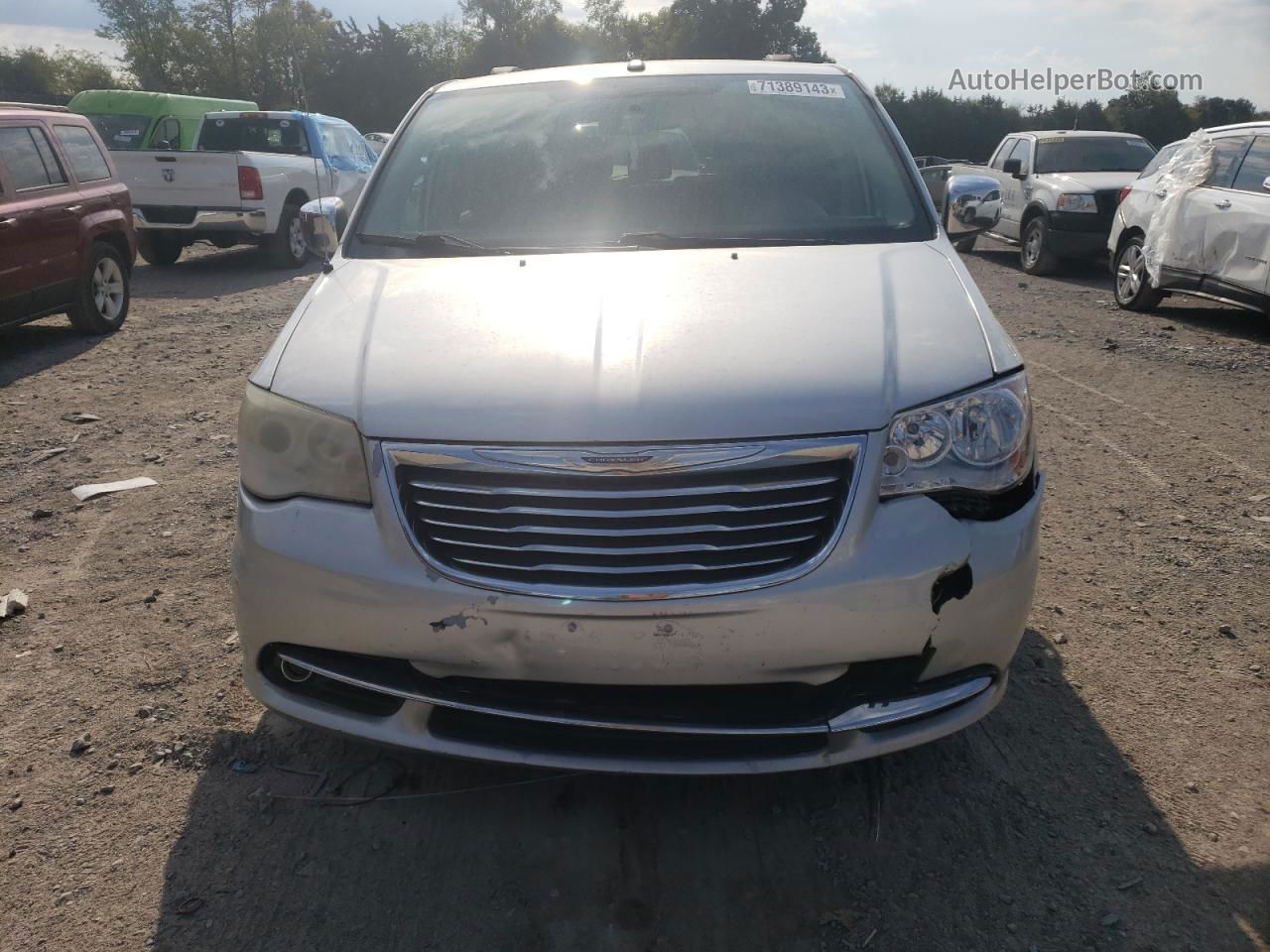 2011 Chrysler Town & Country Limited Silver vin: 2A4RR6DGXBR610398