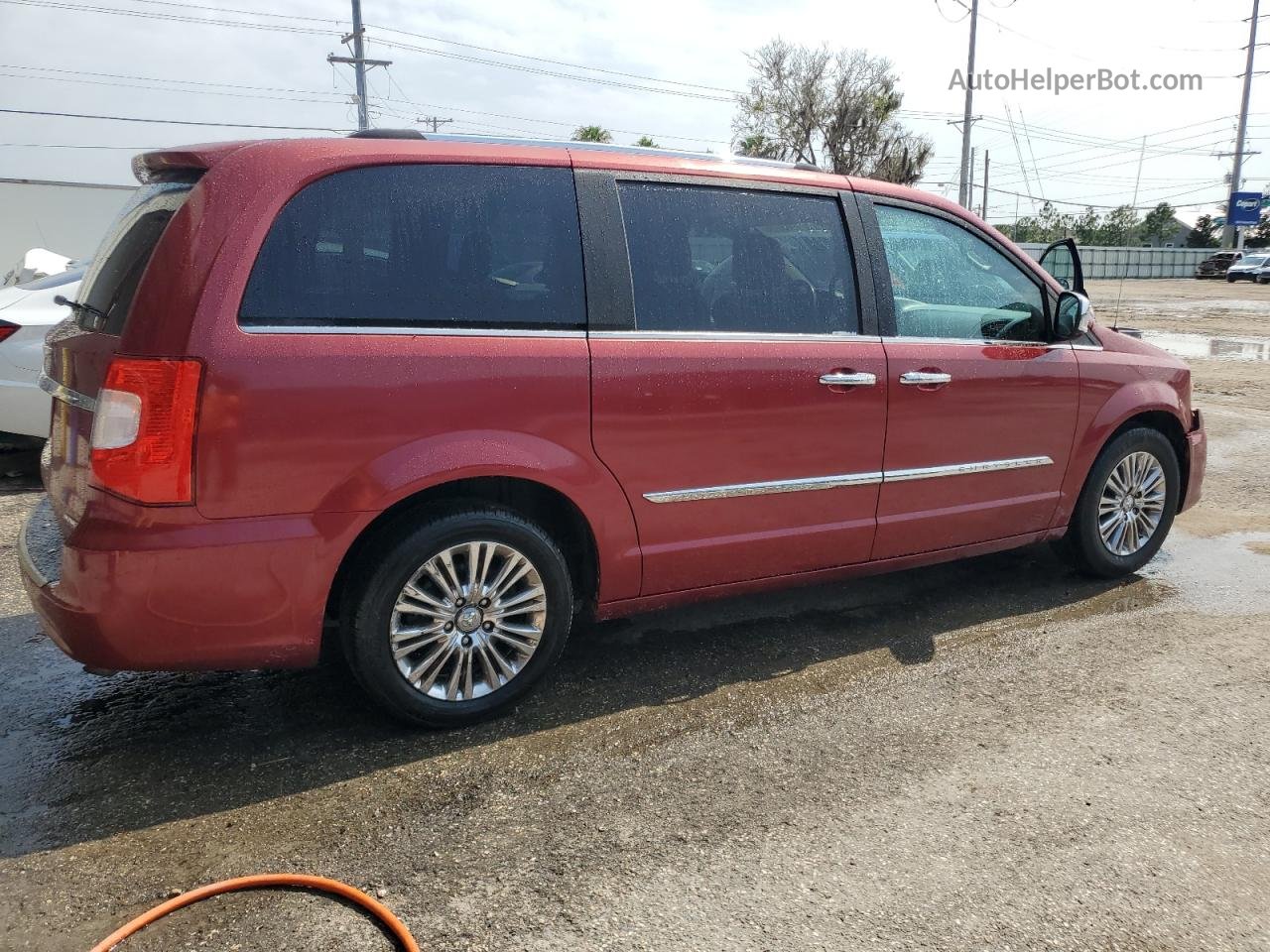 2011 Chrysler Town & Country Limited Red vin: 2A4RR6DGXBR621403