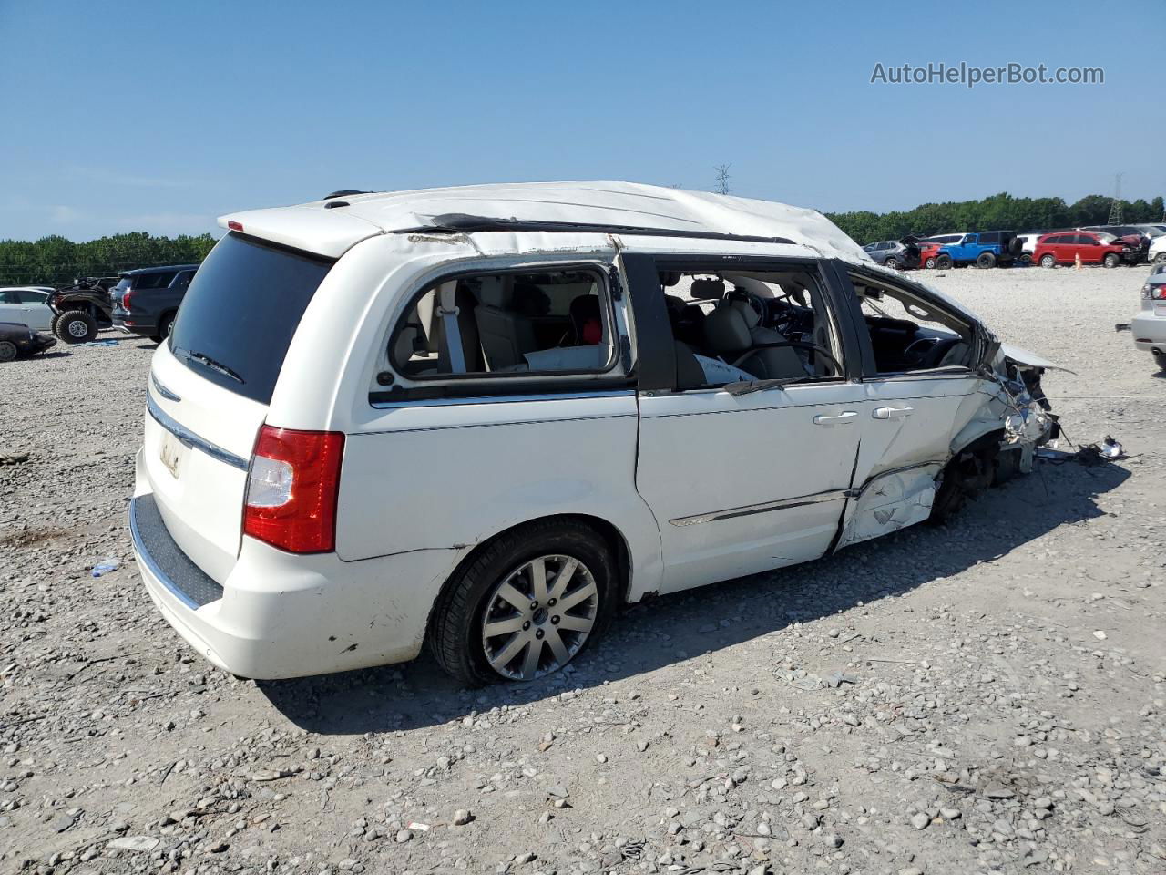 2011 Chrysler Town & Country Touring L White vin: 2A4RR8DG0BR611104