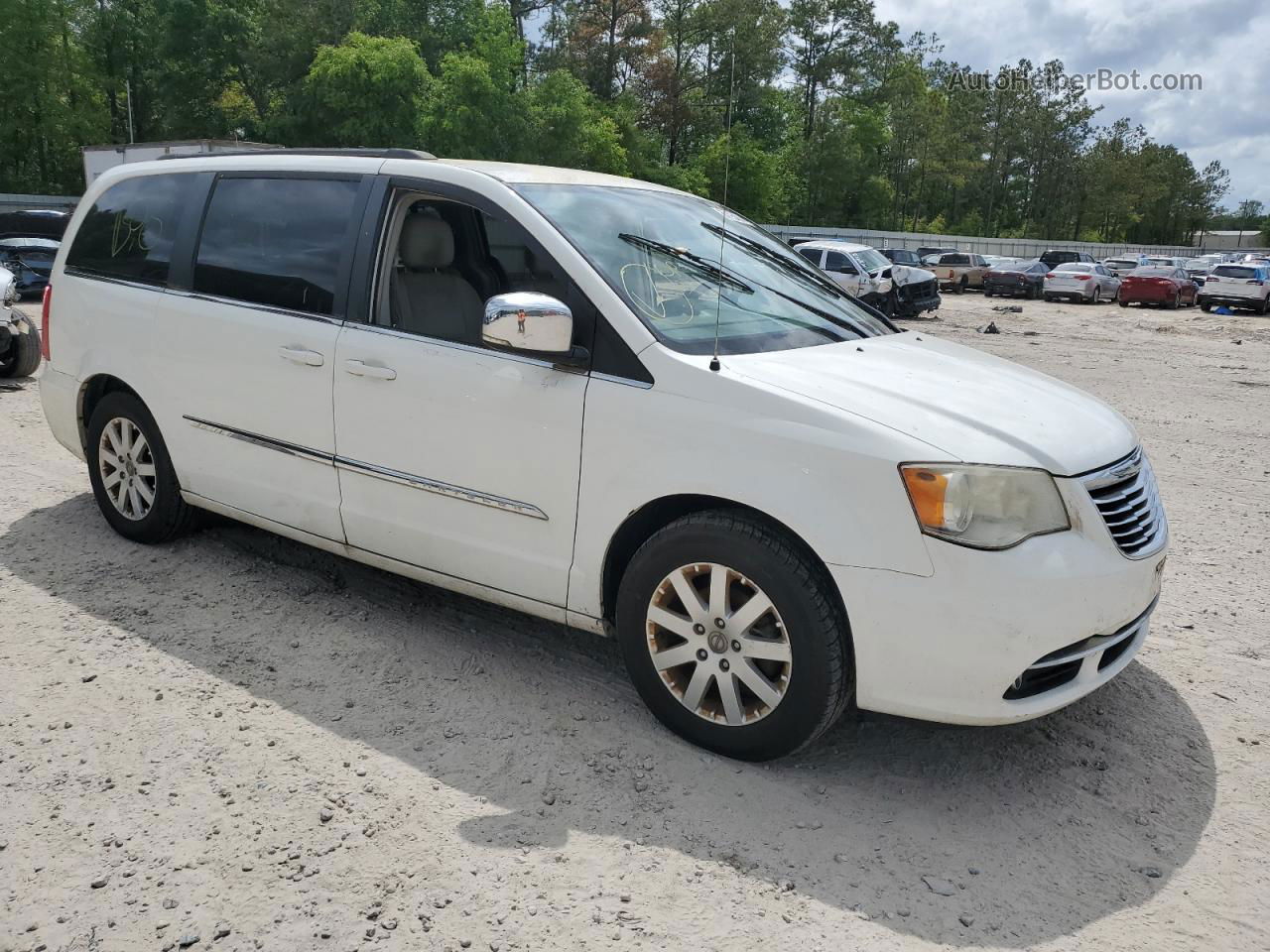 2011 Chrysler Town & Country Touring L White vin: 2A4RR8DG0BR703734