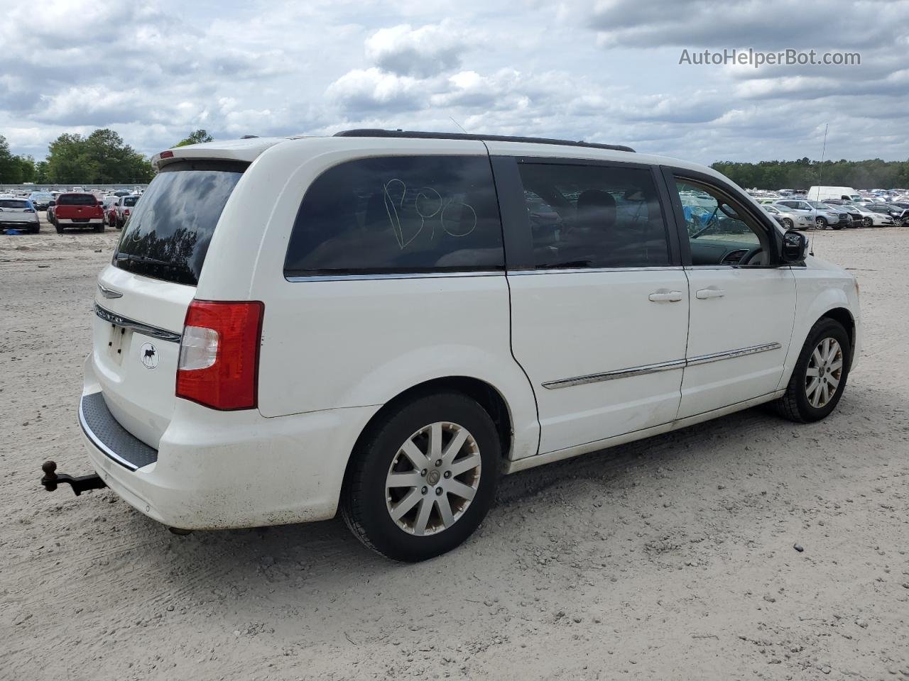 2011 Chrysler Town & Country Touring L White vin: 2A4RR8DG0BR703734