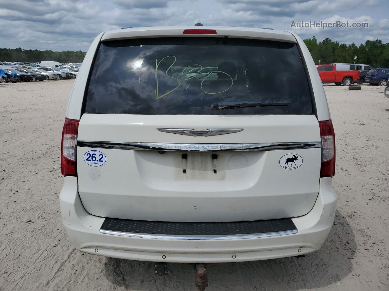 2011 Chrysler Town & Country Touring L White vin: 2A4RR8DG0BR703734