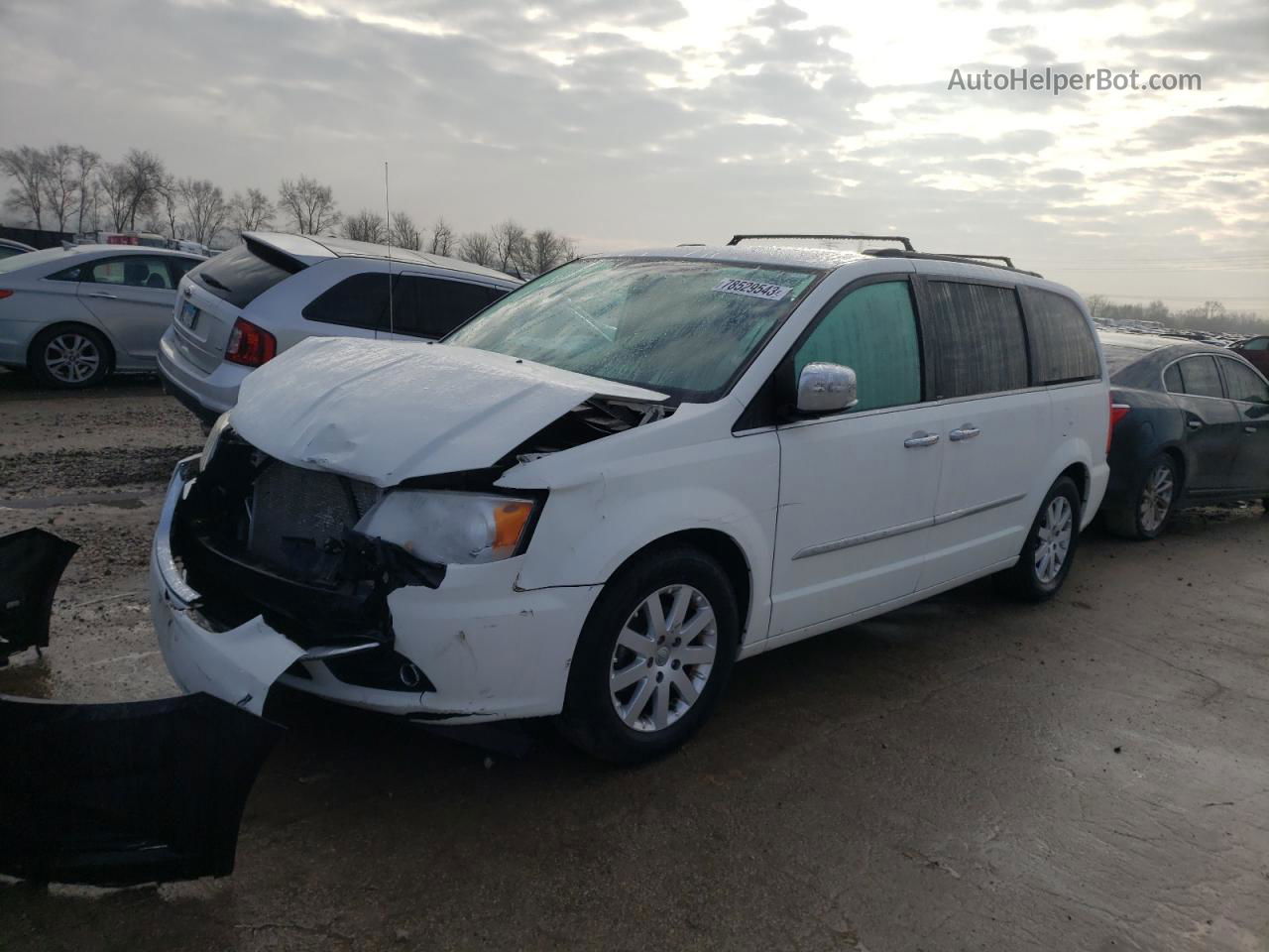 2011 Chrysler Town & Country Touring L White vin: 2A4RR8DG1BR666404