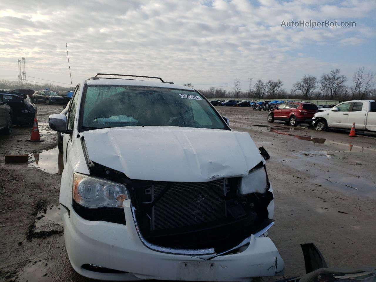 2011 Chrysler Town & Country Touring L White vin: 2A4RR8DG1BR666404