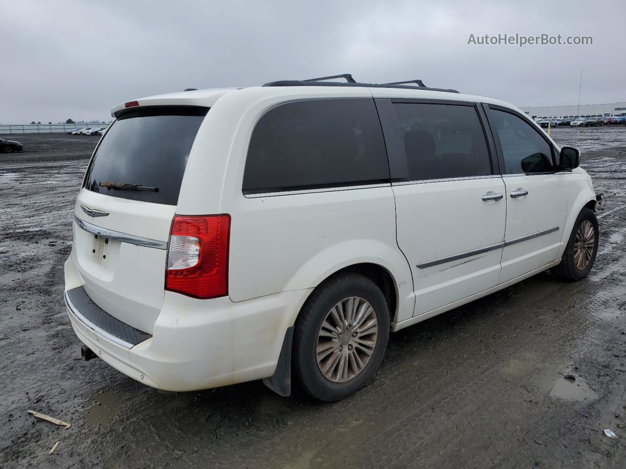 2011 Chrysler Town & Country Touring L White vin: 2A4RR8DG1BR798434