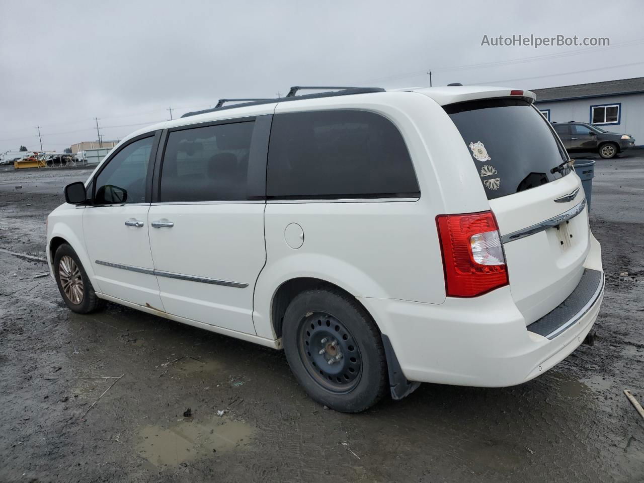 2011 Chrysler Town & Country Touring L White vin: 2A4RR8DG1BR798434