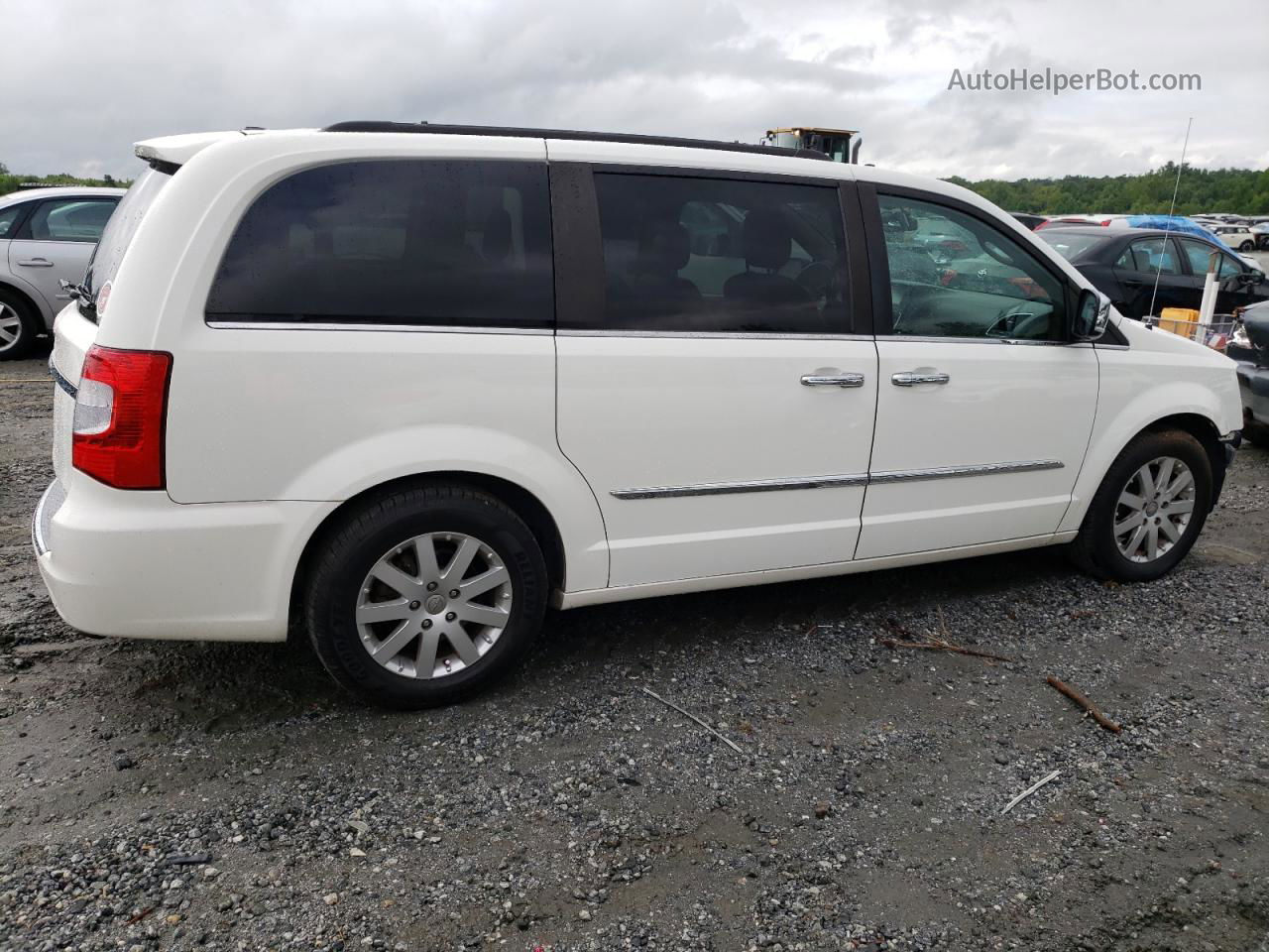 2011 Chrysler Town & Country Touring L White vin: 2A4RR8DG2BR716579