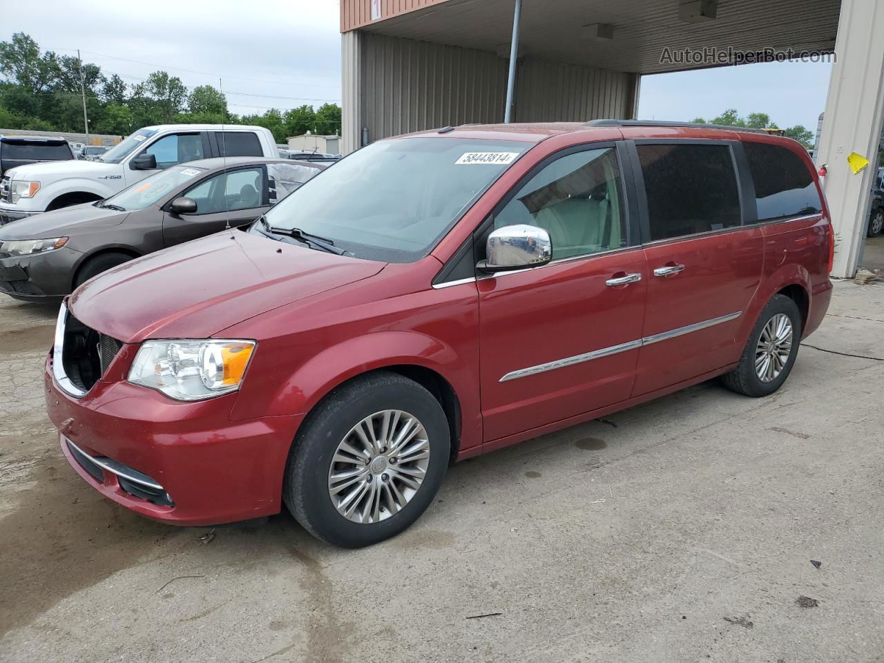 2011 Chrysler Town & Country Touring L Red vin: 2A4RR8DG2BR749436