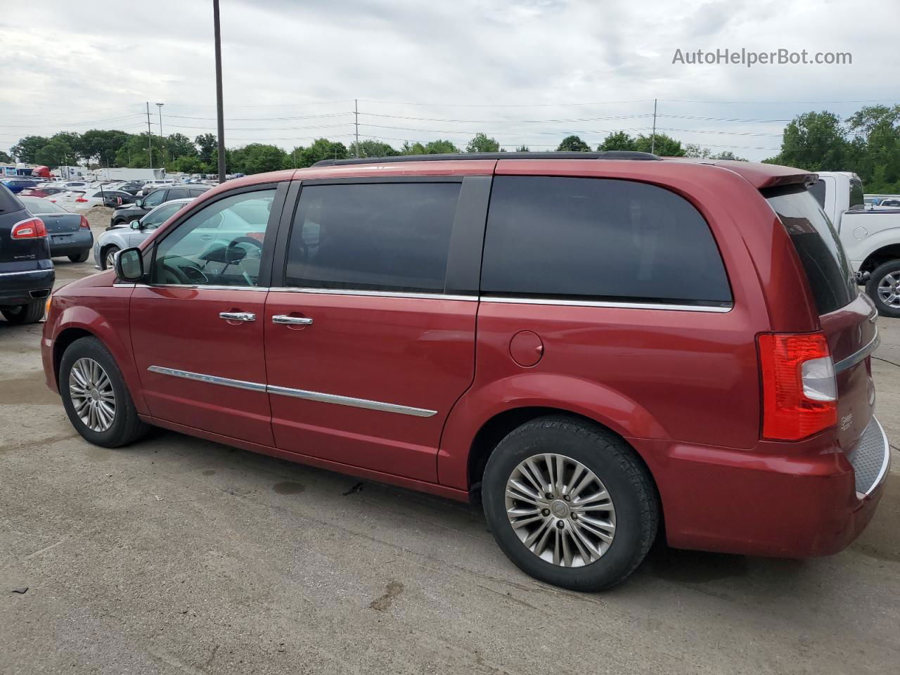 2011 Chrysler Town & Country Touring L Red vin: 2A4RR8DG2BR749436