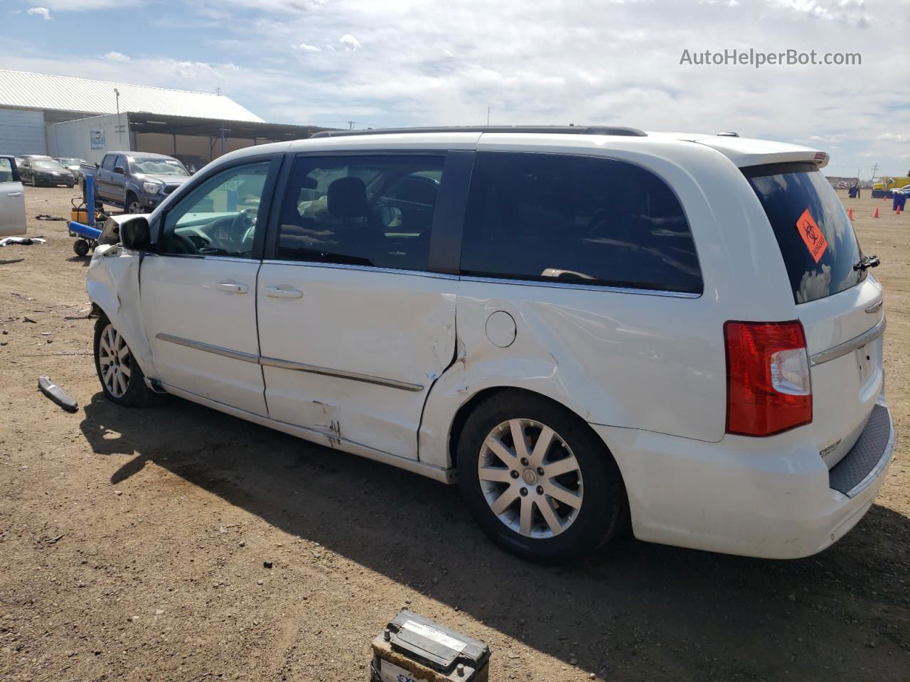 2011 Chrysler Town & Country Touring L White vin: 2A4RR8DG2BR758430