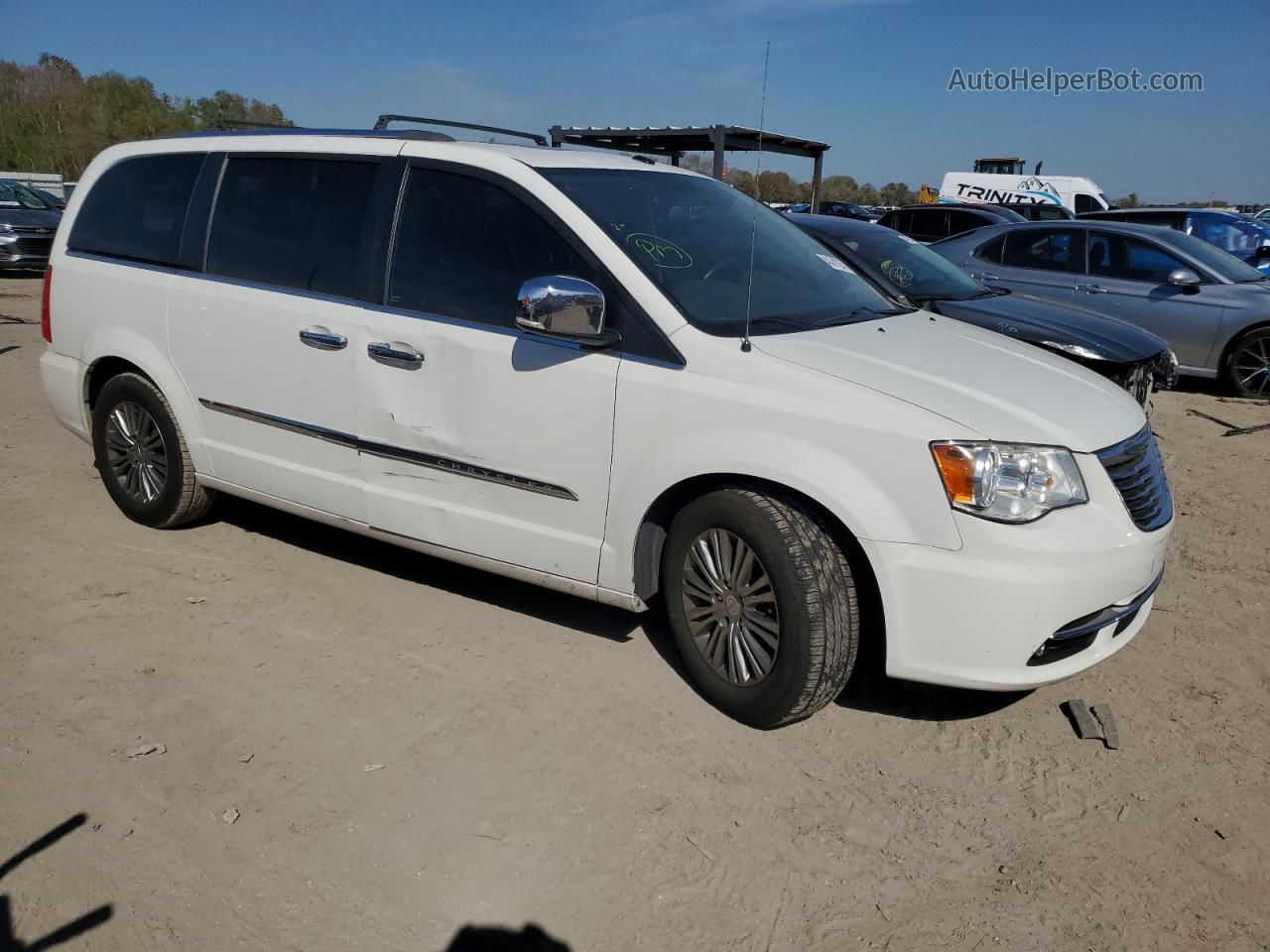 2011 Chrysler Town & Country Touring L White vin: 2A4RR8DG6BR728217