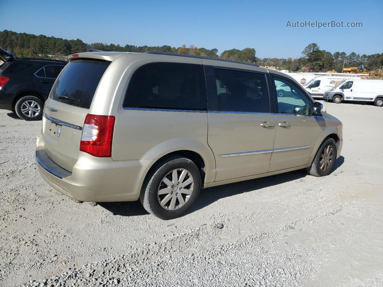 2011 Chrysler Town & Country Touring L Золотой vin: 2A4RR8DG6BR777028