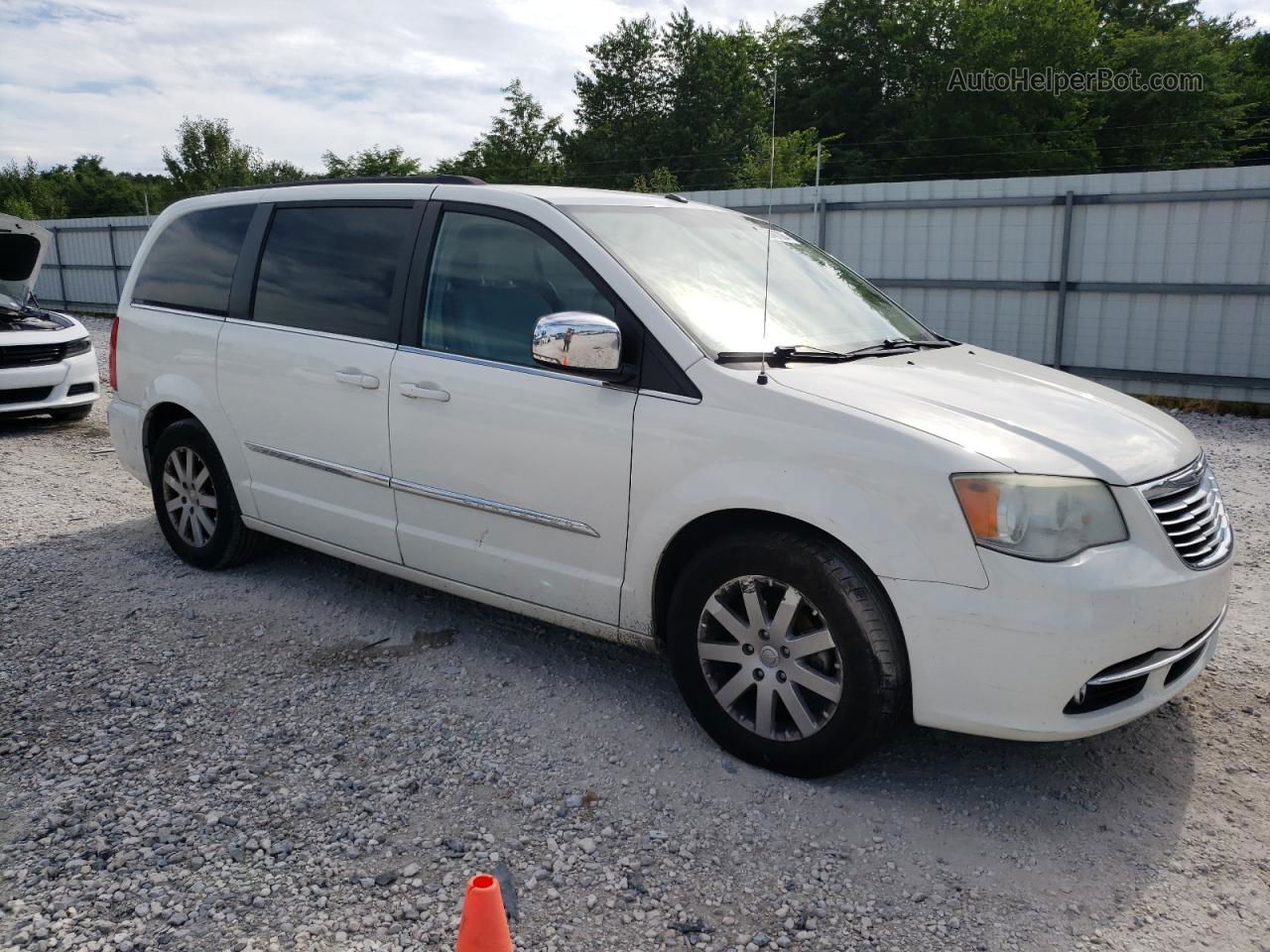 2011 Chrysler Town & Country Touring L White vin: 2A4RR8DG7BR712074