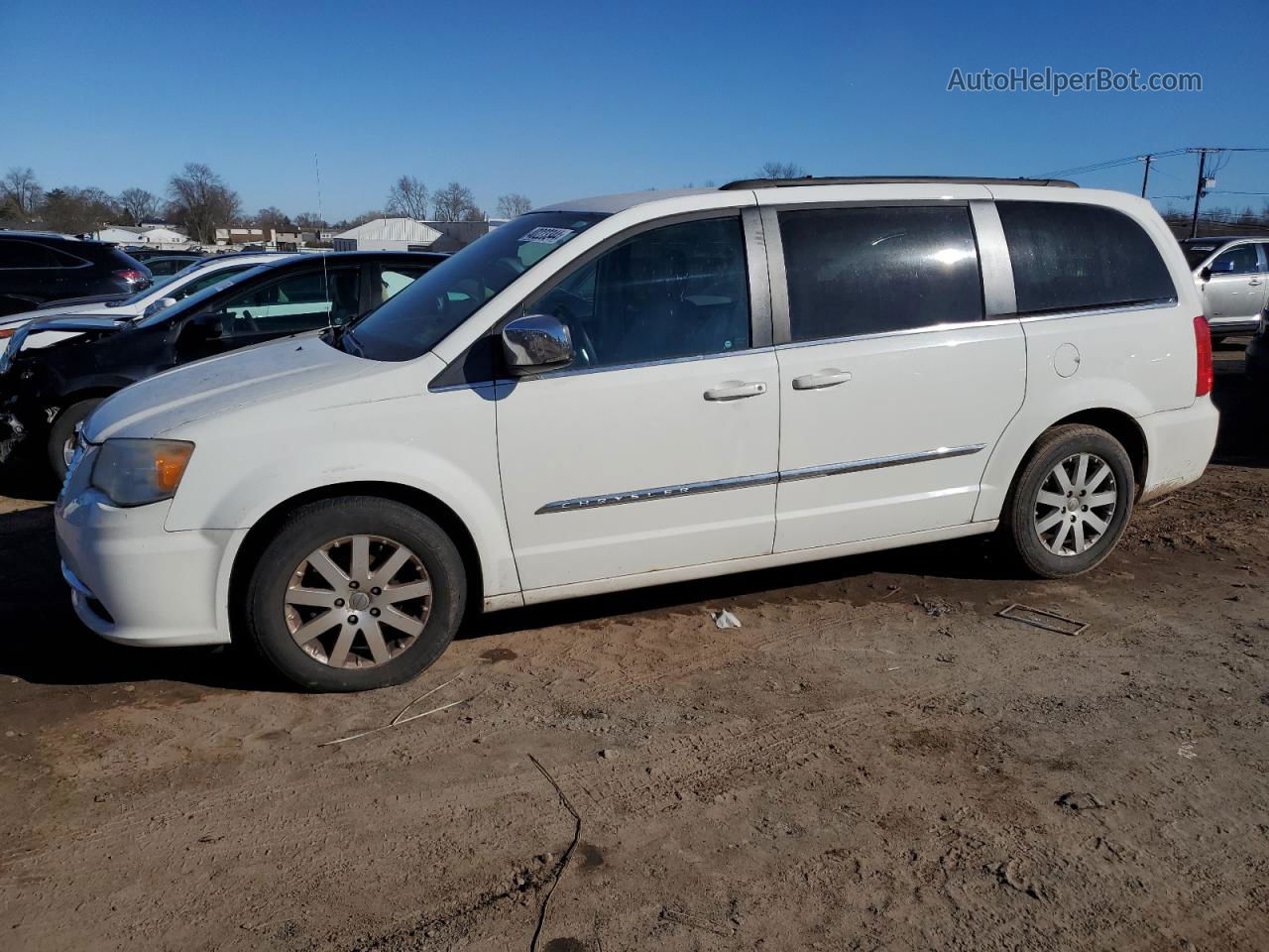 2011 Chrysler Town & Country Touring L White vin: 2A4RR8DG8BR714674