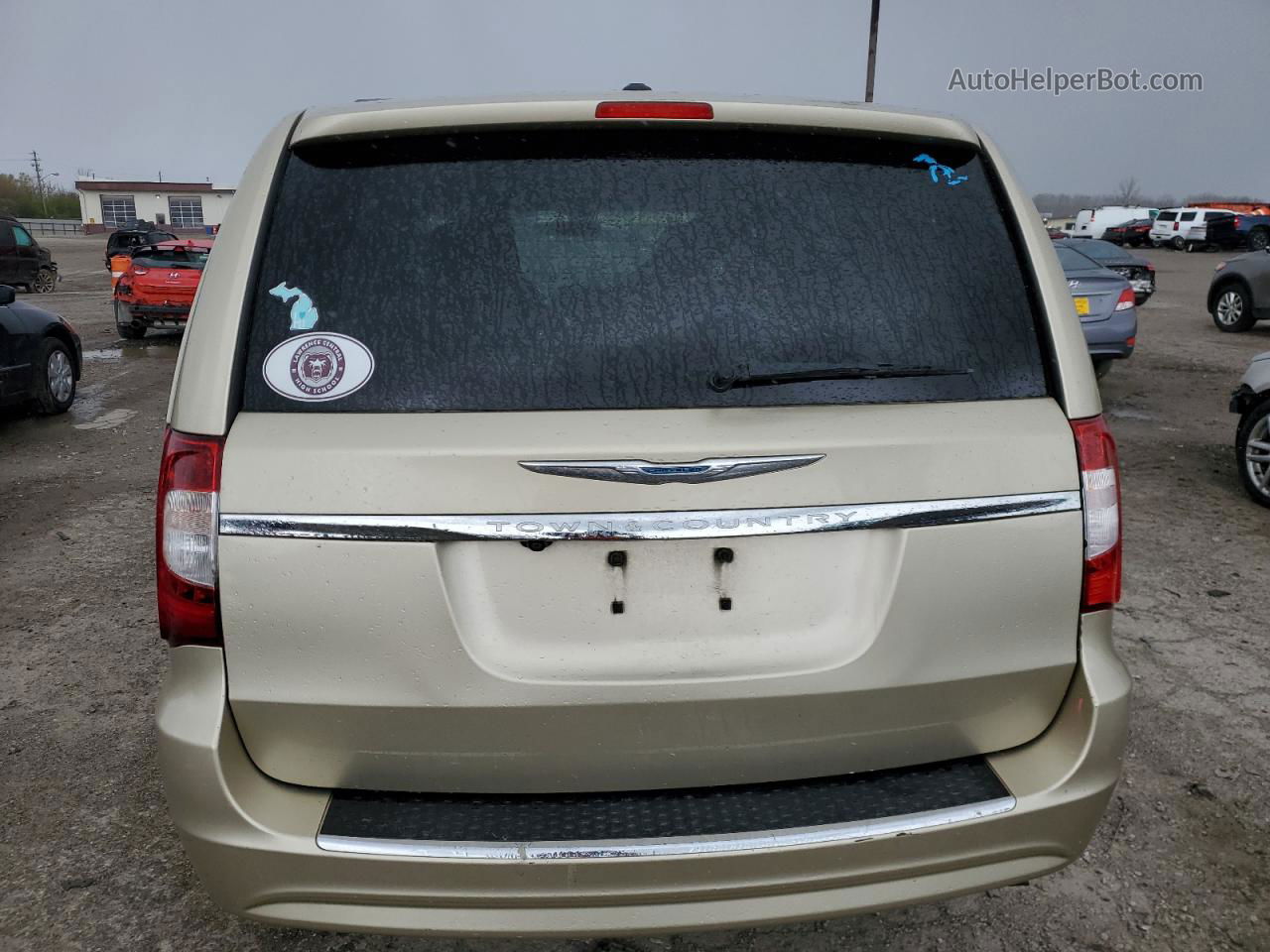 2011 Chrysler Town & Country Touring L Золотой vin: 2A4RR8DGXBR616942