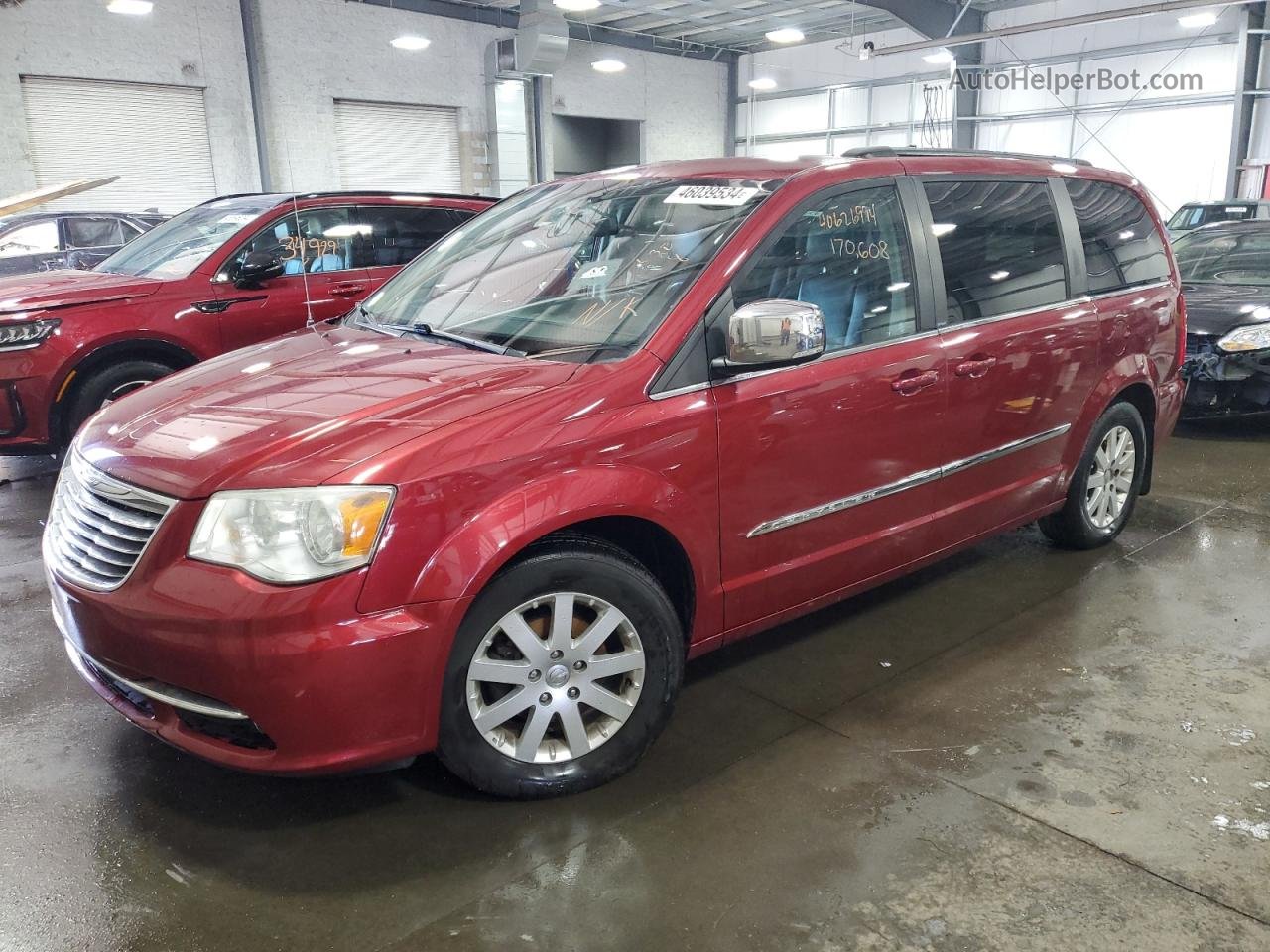 2011 Chrysler Town & Country Touring L Red vin: 2A4RR8DGXBR666367