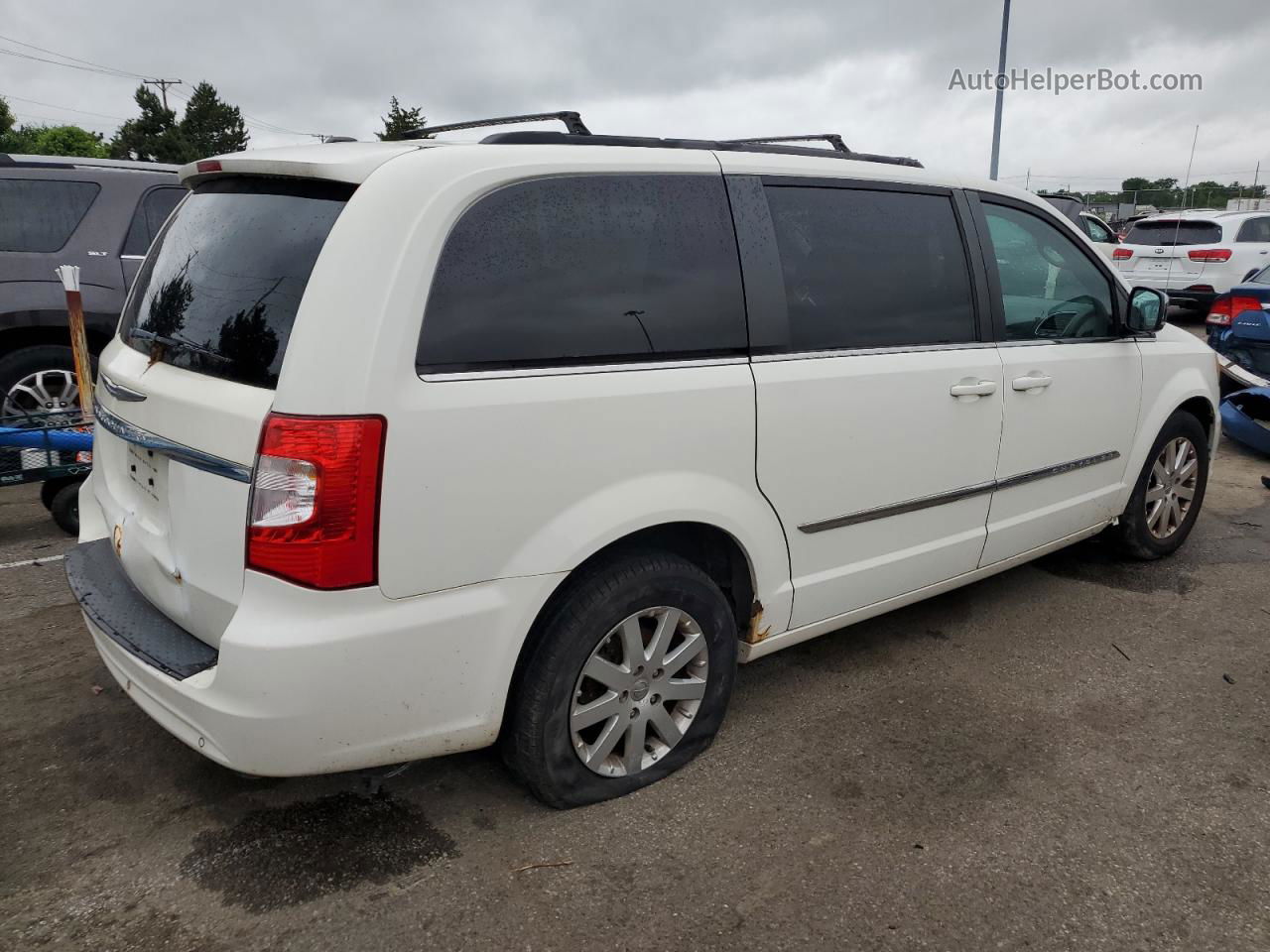 2011 Chrysler Town & Country Touring L White vin: 2A4RR8DGXBR776979