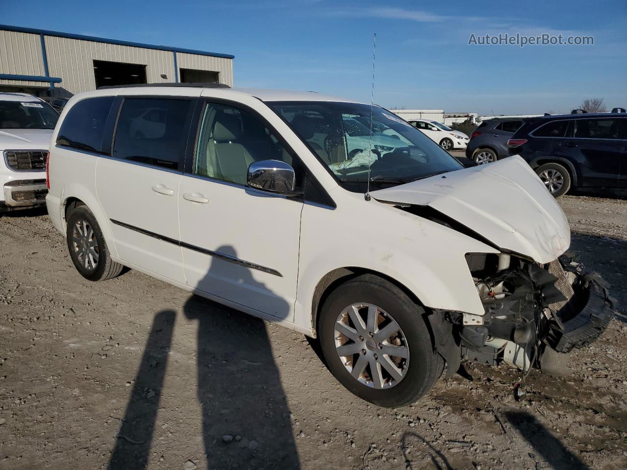 2011 Chrysler Town & Country Touring L White vin: 2A4RR8DGXBR785973