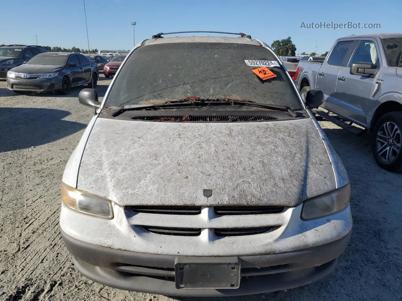 2000 Dodge Grand Caravan  White vin: 2B4GP24R6YR535251