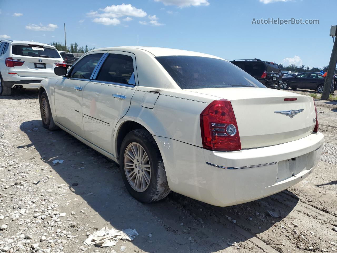 2010 Chrysler 300 Touring Cream vin: 2C3CA4CD0AH150028