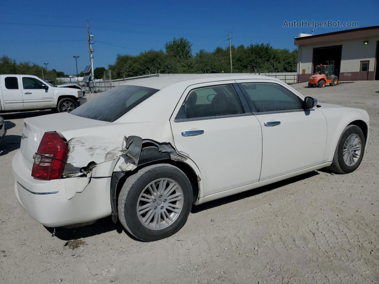 2010 Chrysler 300 Touring White vin: 2C3CA4CD8AH105838